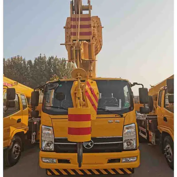 山东济南吊车12吨江淮东风十二吨汽车吊凯马国六小型吊车厂家价格