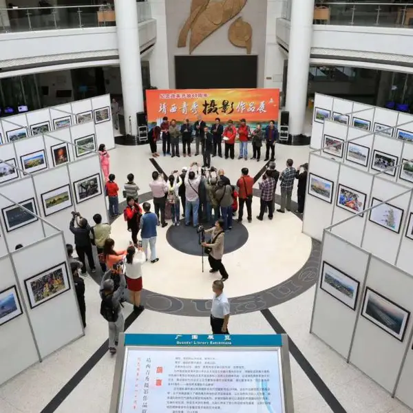 八棱柱系列展板出租服务,南宁,柳州,桂林均可承接展板搭建服务