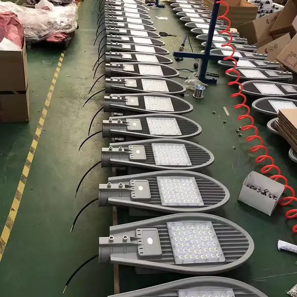 乌鲁木齐太阳能路灯,鲁邦,太阳能路灯好不好