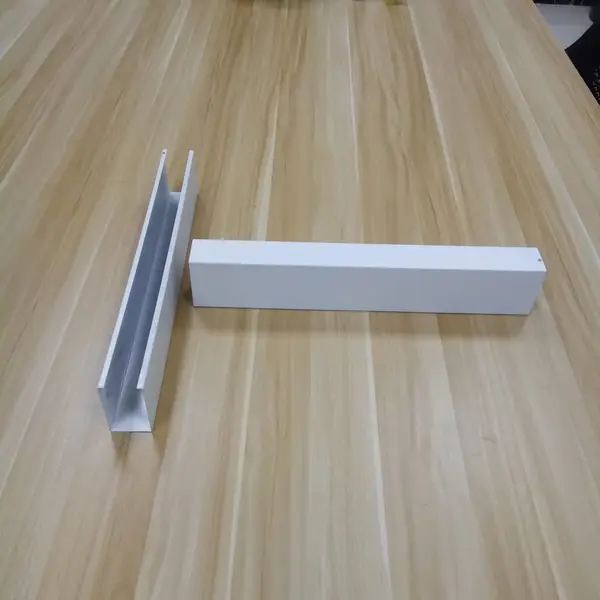 剧院式吊顶白色25*100条形铝方通任意规格型材铝方通吊顶天花
