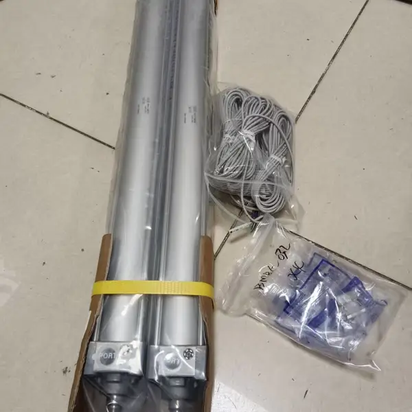 焊接垫压板站房夹爪维修用SMC气缸 MHL2-25DZ-M9BV行程100mm