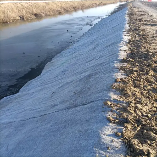 水泥毯执行标准 边坡防护河道护坡浇水硬化水泥毯子