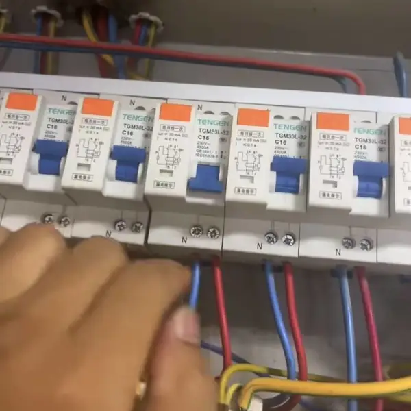 太原24 小时持证电工全城电路抢修