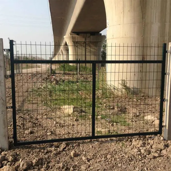 铁路防护栅栏 雷泰 墨绿色护栏网 耐腐蚀铁路护栏