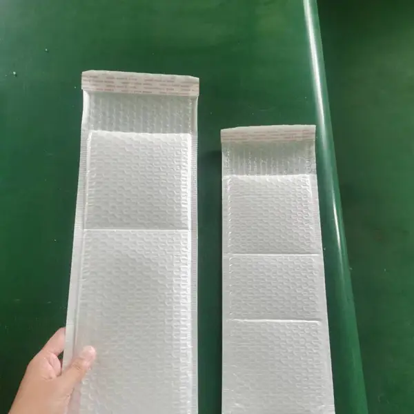 河北省保定快递电商包装材料珠光膜信封袋 气泡信封袋 哑光膜气泡袋厂