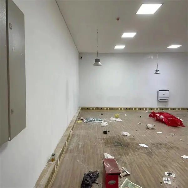 �Ӹ�ׯ����ǽ���ˢ ��ǽƤ������ ľ�������ɫ