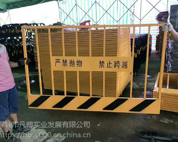 深圳供应(2019新型钢材工地护栏)基坑护栏工地施工围栏