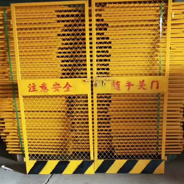 施工电梯门电梯安全防护门厂家定制建筑工地楼层安全门