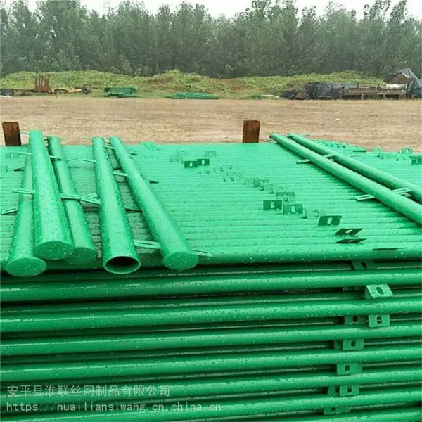 铁丝围墙防护网 桃型立柱护栏网 加筋折弯隔离栅