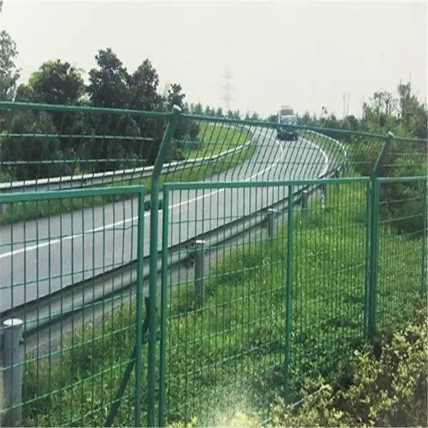 野兔养殖围网 护栏网公路 湖北公路铁路护栏网厂