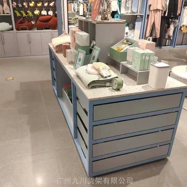 九川货架零食货架装修彩妆流水台安装设计合理