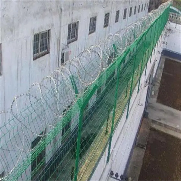 新疆***护栏网厂家 ***护栏网定做