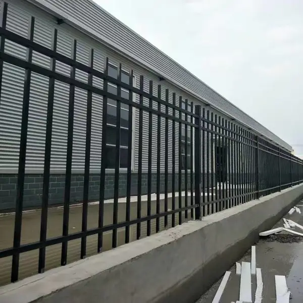 北京铁艺栏杆厂家 喷塑锌钢栅栏 园林绿化围栏