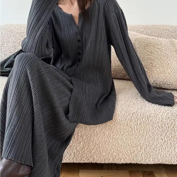 慵懒休闲货源女装 绘扮针织套装冬 尾货批发货源 品牌撤柜尾货女装