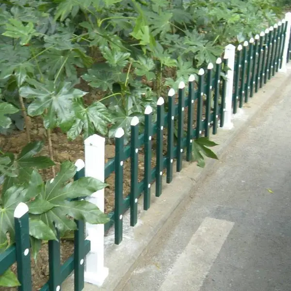 鸿宇筛网PVC塑料花园栏杆 花池草坪防护栏 方管锌钢铁艺围栏