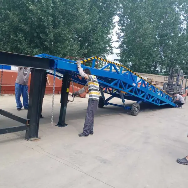 珠海市手动电动液压移动式登车桥上车台装卸平台叉车过桥设备8吨