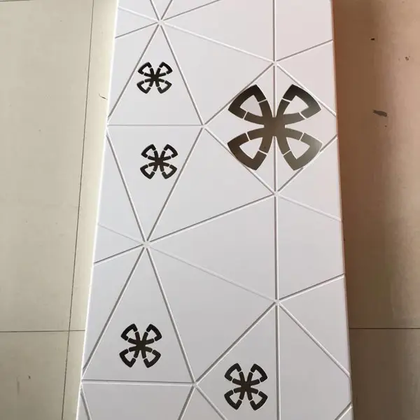 采购公交站亭碳冲孔铝单板请找德普龙建材,交货快,质量优!