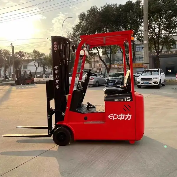 中力1.5吨电动叉车型号EFS151适合进入电梯楼层作业可叉车出租