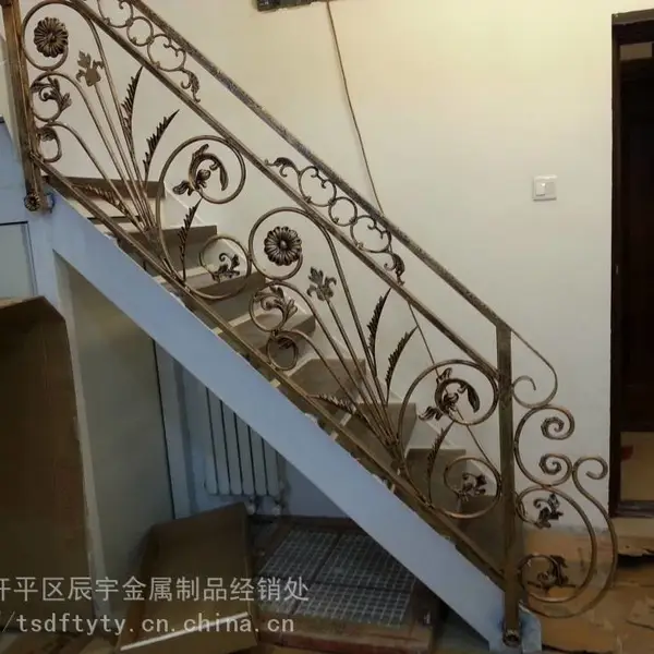 唐山楼梯扶手唐山快速门唐山大门护栏围墙唐山钢结构楼梯