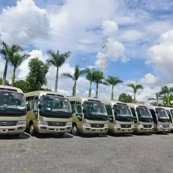 深圳宝安上下班接送租车 7-53座 可定制路线 正规车辆 企业长期合作
