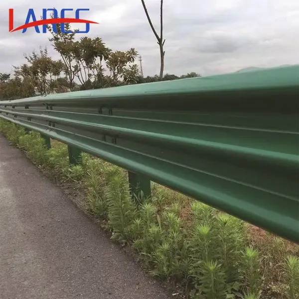 延安乡村道路波形护栏板 热镀锌喷塑公路护栏 高速两波三波防撞波形梁钢护栏板厂家