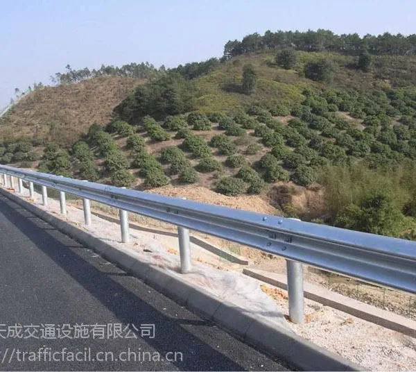 高速公路波形梁护栏立柱 热镀锌喷塑二波三波护栏立柱