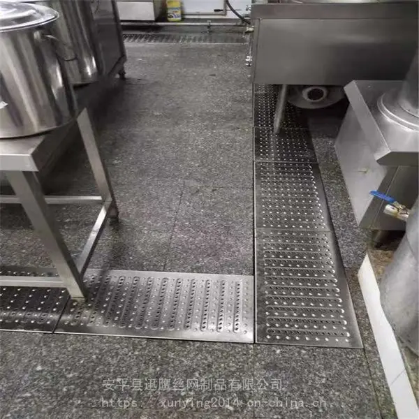 ������304�׸�ˮ���� ��ˮ����դ���ǰ� Ѹӥ�Ƶ���ˮ������