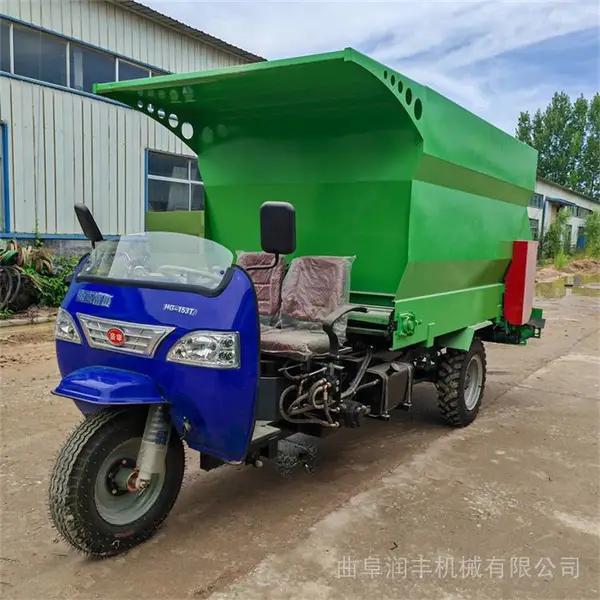 双边出料牛场投草机 加厚板材牧场撒料车 青储草料投料车