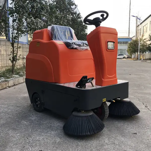 威凯电动扫地车 三轮清扫车 小区公园路面清扫机