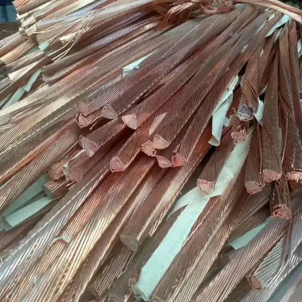 ���ں����а���ͭ����