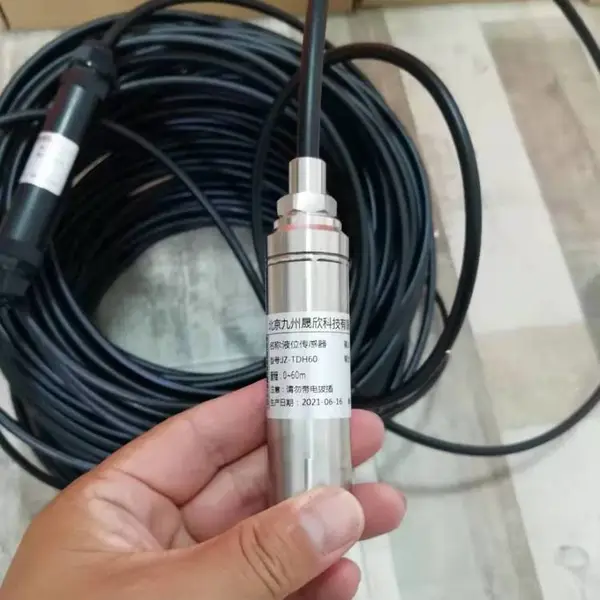 水质液位传感器、配置DTU传输模块、数据透传多址