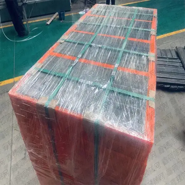 陕西铜川奥瑞振动筛中间用筛板抗砸李不形变。