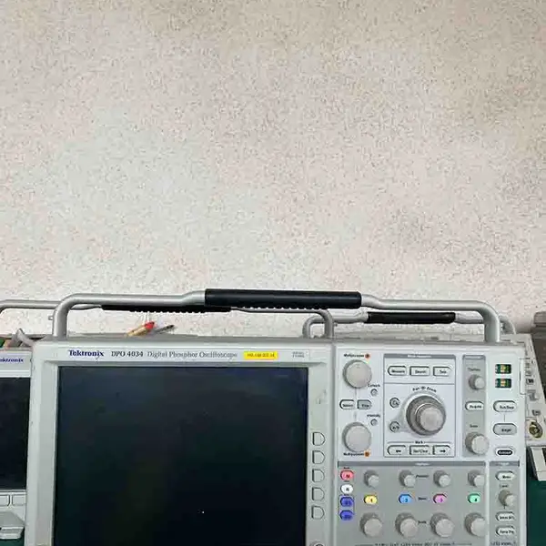 �ֻ��������޶�������Tektronix̩�� DPO4034 ����ӫ��ʾ����
