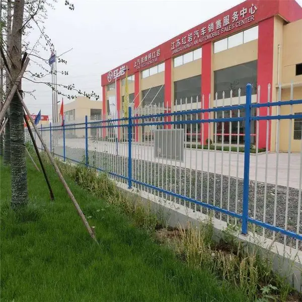 围墙铁艺栏杆安装 铝合金草坪护栏 园林护栏网