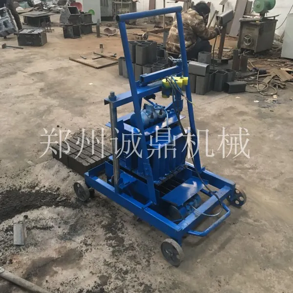 小型移动式家用免烧水泥砖机