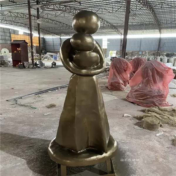 方形花盆雕塑厂 景观喷泉花盆雕塑造型 玻璃钢西方人物艺术雕像