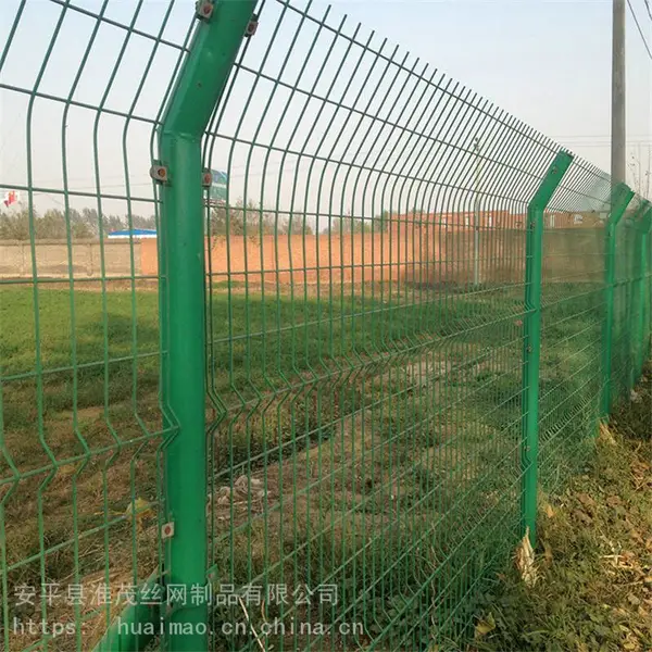 采摘园钢丝网围栏 土地封闭隔离网 圈地框架护栏网