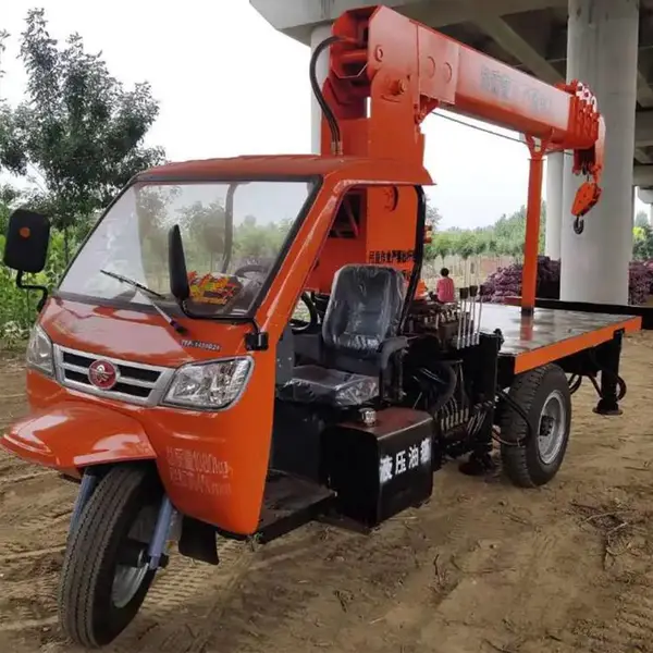 奥莱三轮车随车吊 城乡建设液压吊车 小型起重机