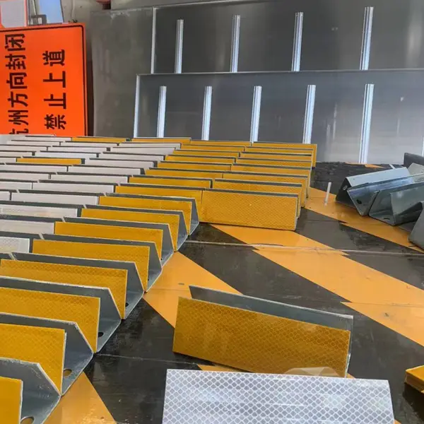定制国标长方型轮廓标 高速护栏反光轮廓 标道路交通安全设施