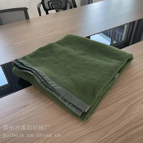 禹喆墨绿草绿应急毛毯加厚保暖毛毯应急救灾野营防寒保温毯民政物资