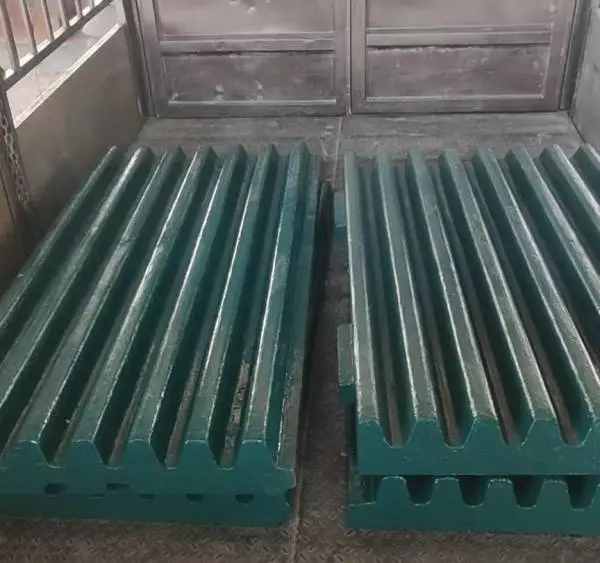 圆锥机衬板动定锥衬板轧臼壁,鄂破齿板牙板,制砂机辊皮,球磨机衬板,耐磨