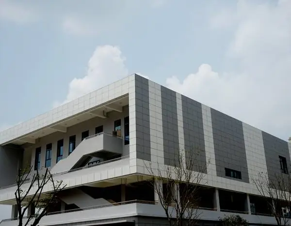 深灰色实色氟碳漆保温一体板 学校医院外墙装饰防火四川一体板生产