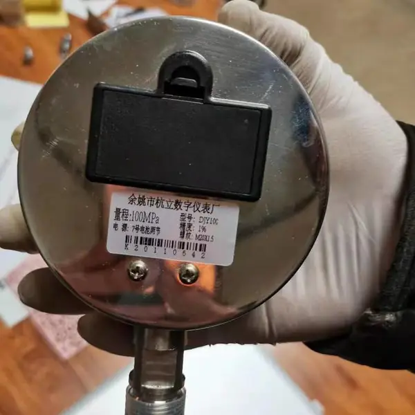 河北瀚晟供应上海液压工具厂生产QYL20吨数显压力表式千斤顶