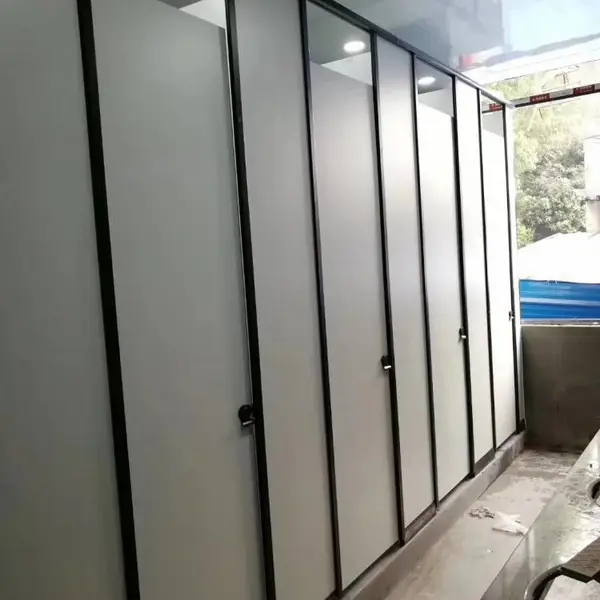 肇庆洗手间装饰板材广宁卫生间隔断加工安装