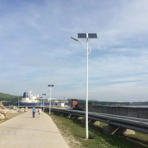 智慧照明环境监测车流人流监控公共广播多杆合一路灯
