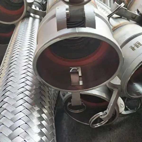 湖北黄石法兰式金属补偿器真空卡箍式金属编织软管酒厂食品厂用