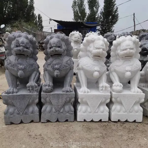 ��Ӧ��ʯ�������30���־���ʯʨ��һ�Լ����ſڰڷ�