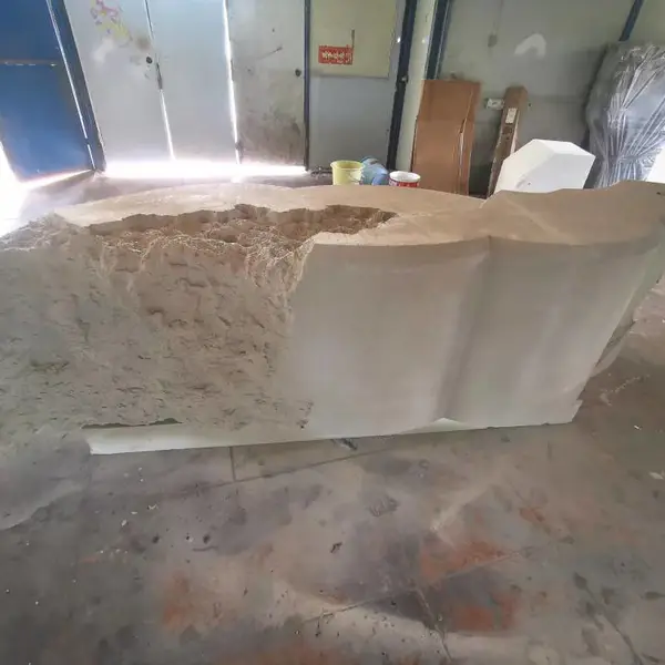 异形展示台凿刻效果广州雕塑厂定制