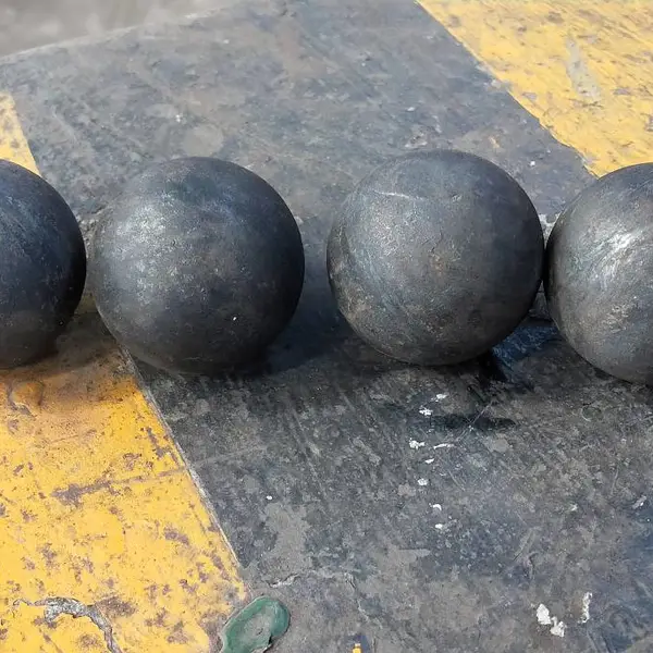 钨矿选矿高硬度锻造钢球 耐磨抗冲击球磨机研磨钢球定制