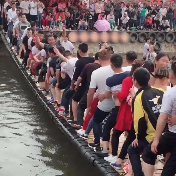 抖音同款网红桥户外大型景区水上乐园生态园农庄可定制安装摇摆桥